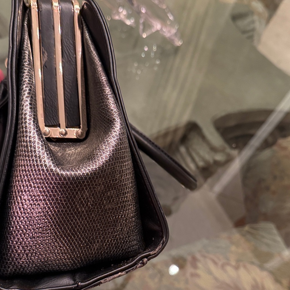Chic Black Leather Satchel - Picture 6 of 8
